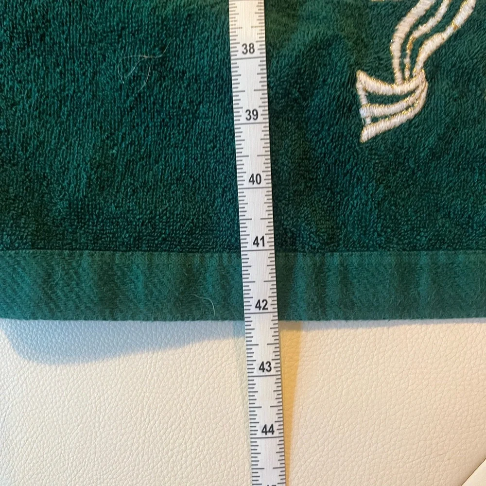Luxurious Green Velvet Holiday Towels with Embroidered Bow